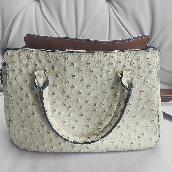 London Fog Cream and Brown Crossbody Bag with Textured Design - Picture 8 of 13
